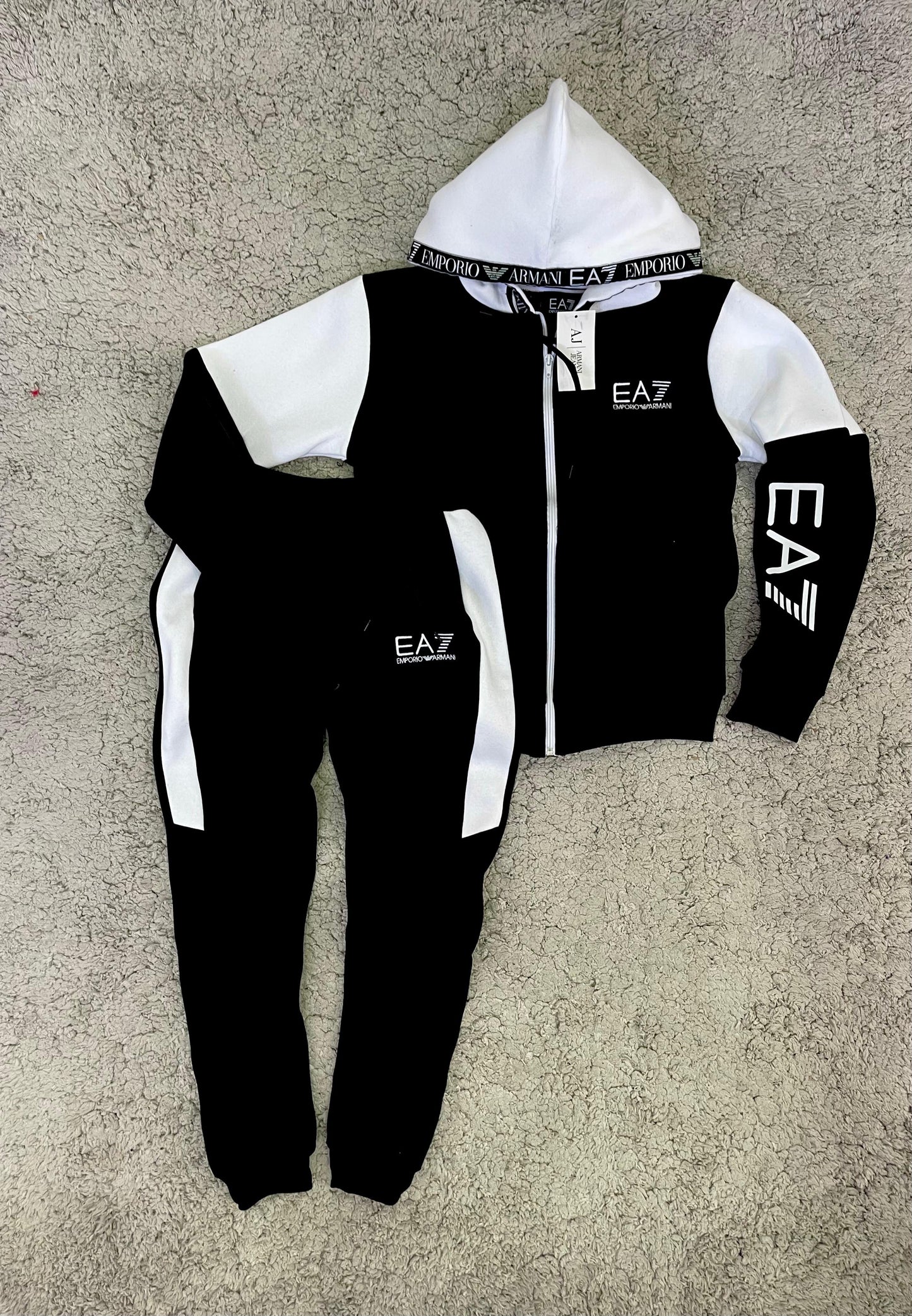 Nuevo Chándal EA7 armani negro blanco