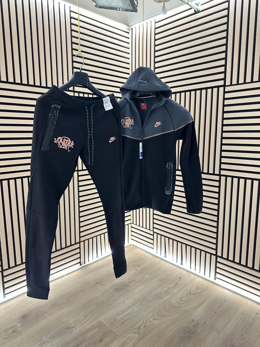 Nike tech x central cee x syna world (MÁXIMA CALIDAD)