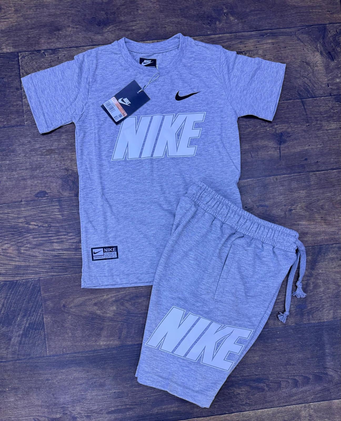 Chándal nike nuevo de verano gris