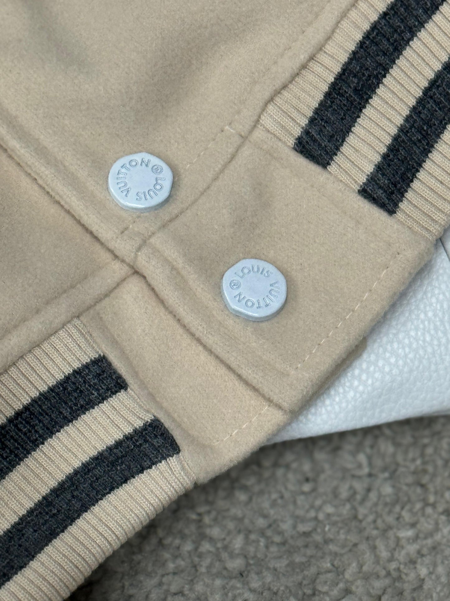 Chaquetas LOUIS VUITTON
Calidad *HOT GAME*