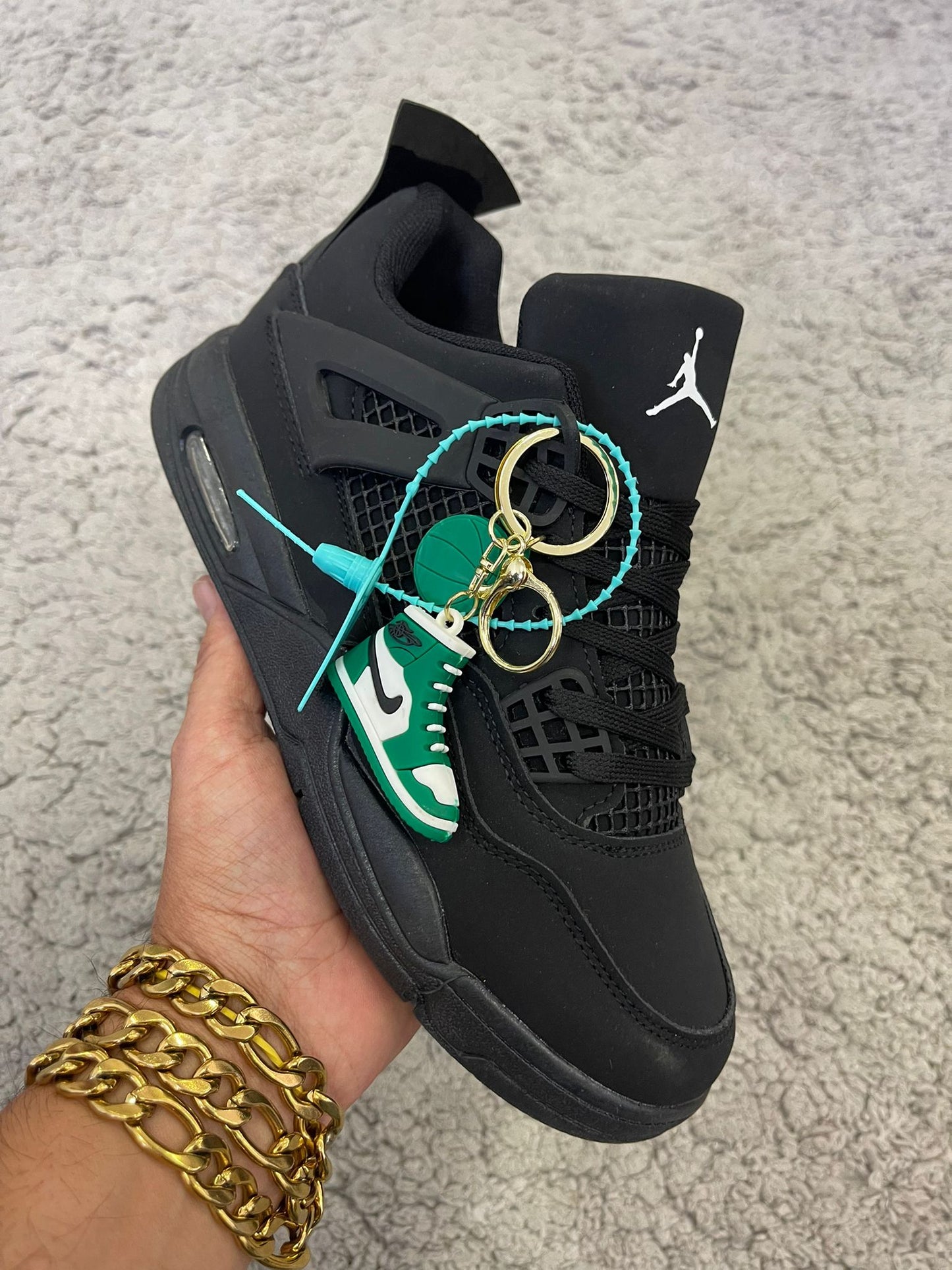 Jordan retro 4 black