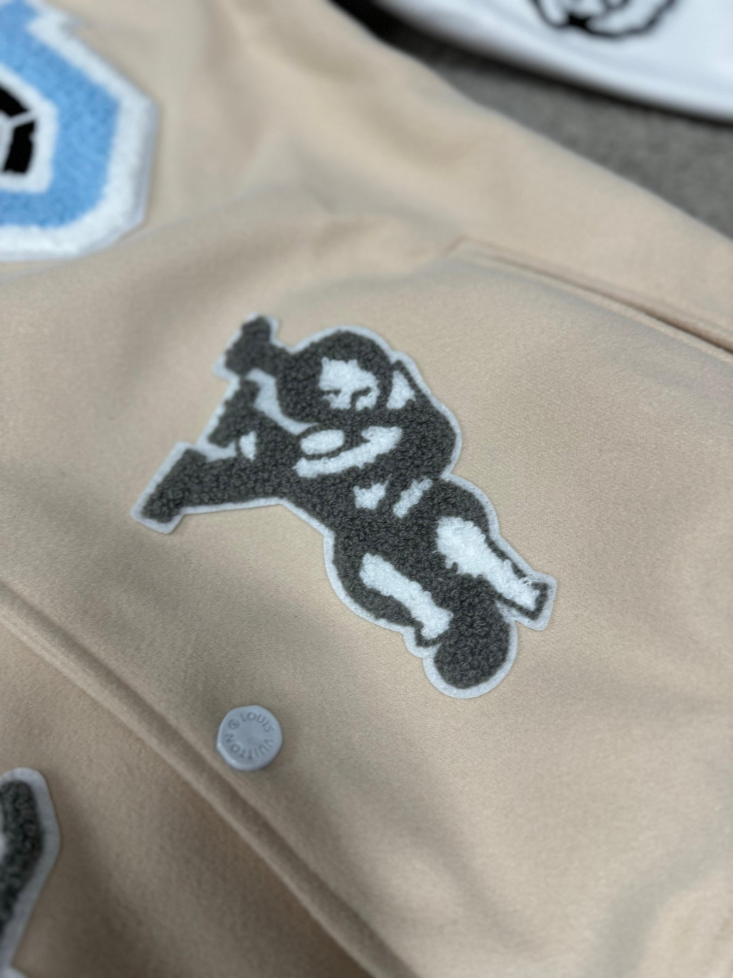 Chaquetas LOUIS VUITTON
Calidad *HOT GAME*