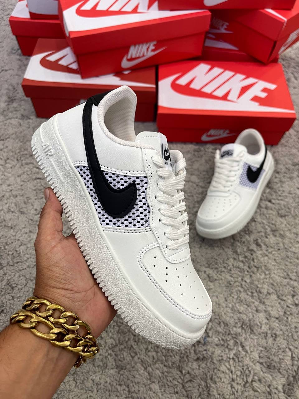 AIR FORCE 1 LOGO NEGRO REJILLA