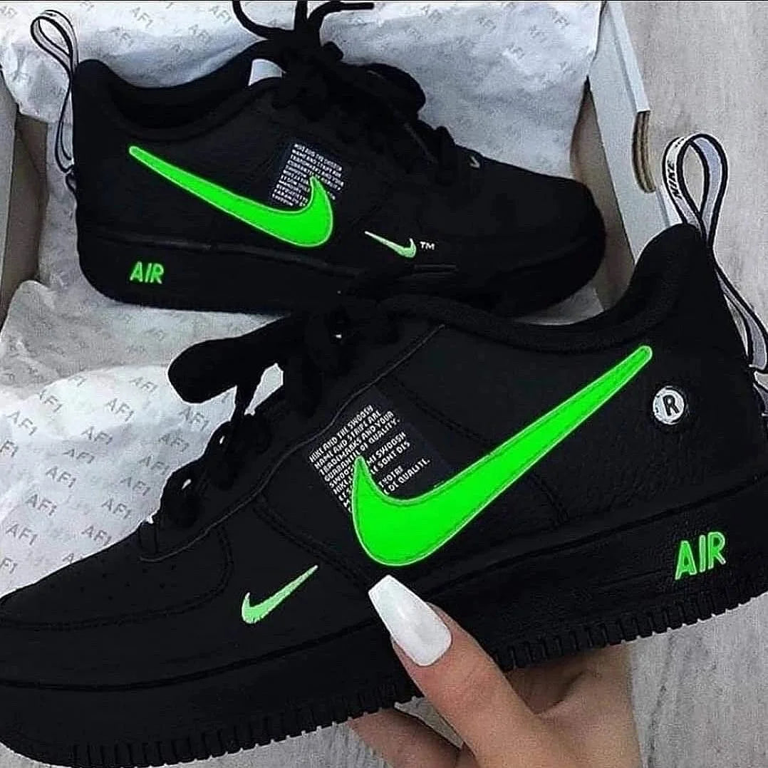 Nike Air Force 1 logo verde