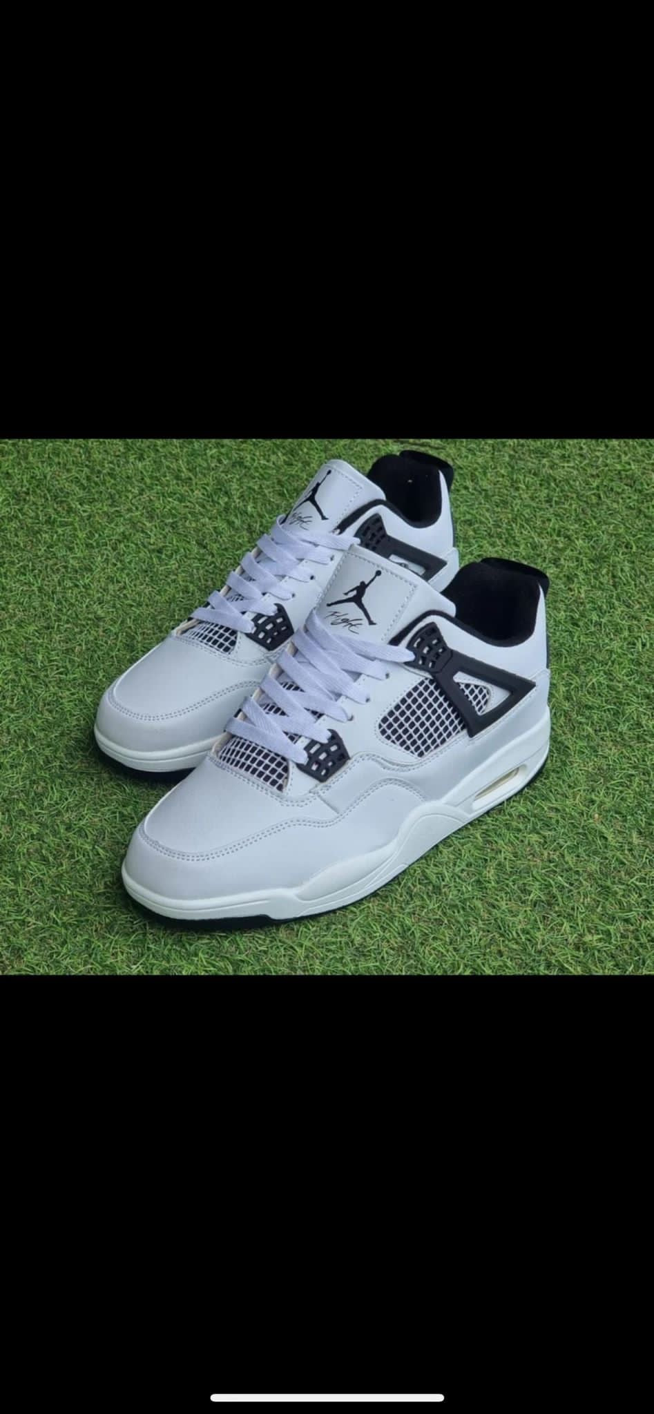Jordan retro 4 blanco y negro