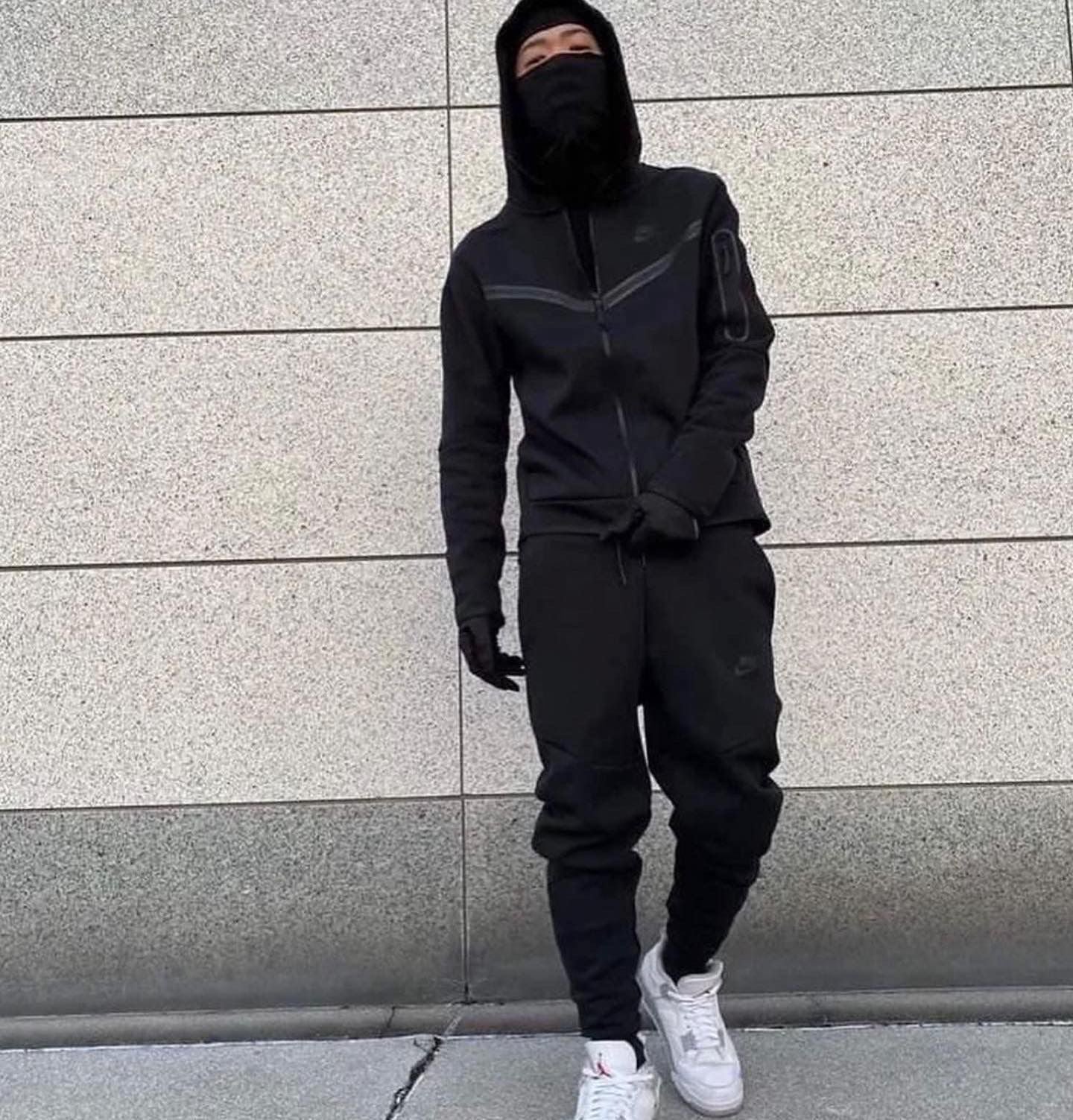 TECH FLEECE NEGRO