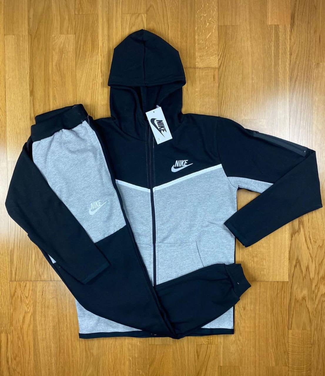 NIKE TECH FLEECE NEGRO/GRIS