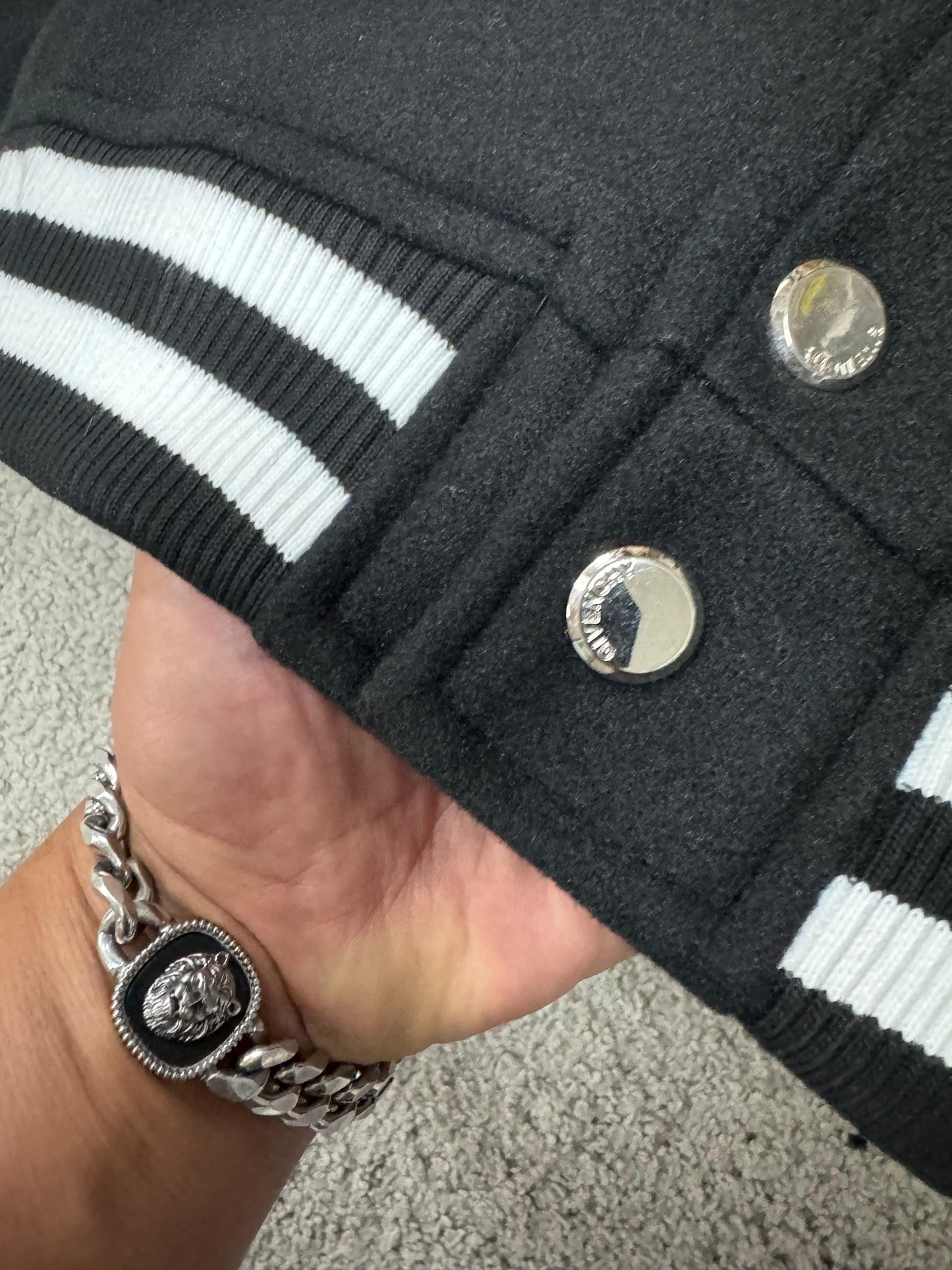 Chaquetas GIVENCHY
Calidad *HOT GAME*