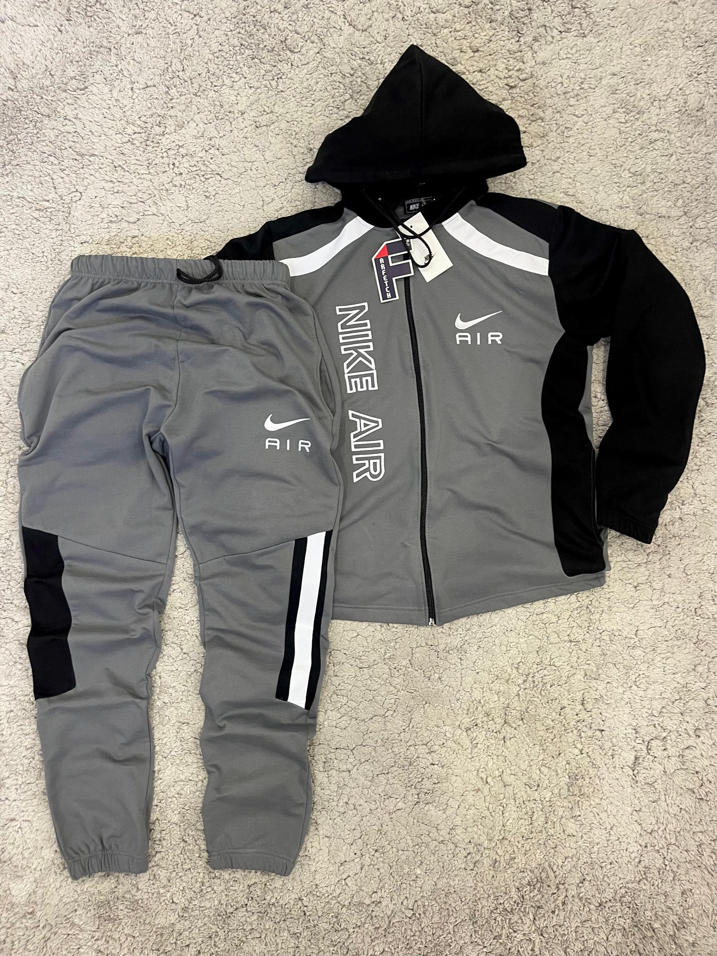 *NIKE AIR GRIS/NEGRO