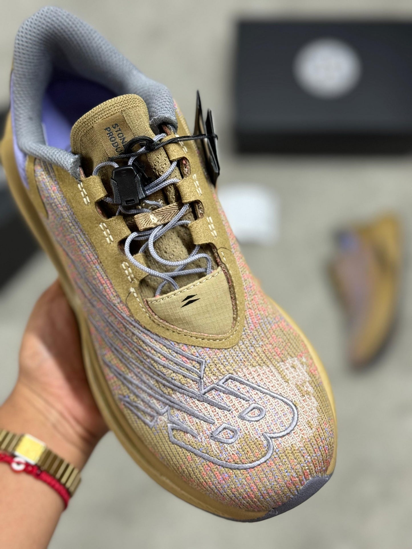 Stone island  dorada máxima calidad