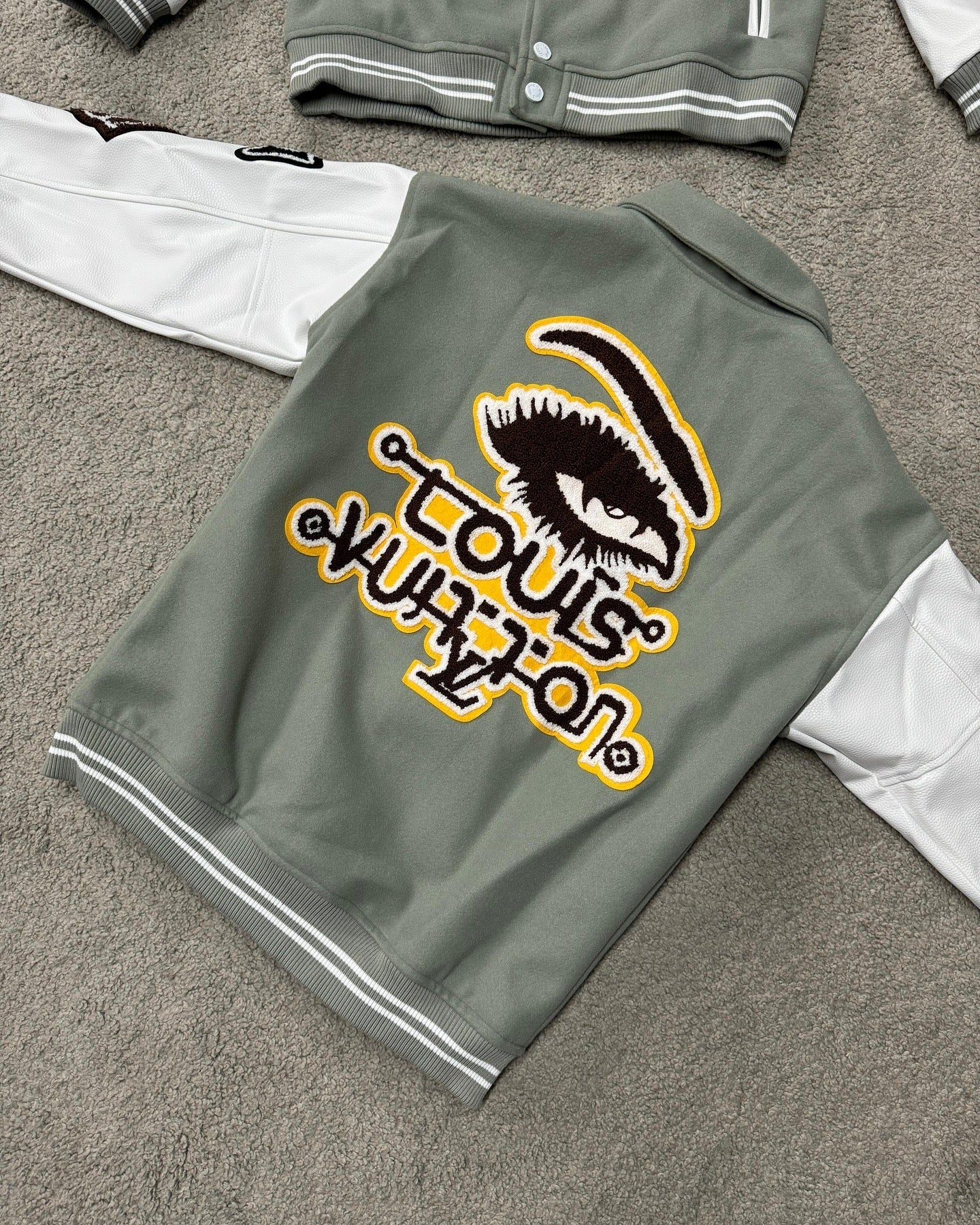 Chaquetas LOUIS VUITTON
Calidad *HOT GAME*