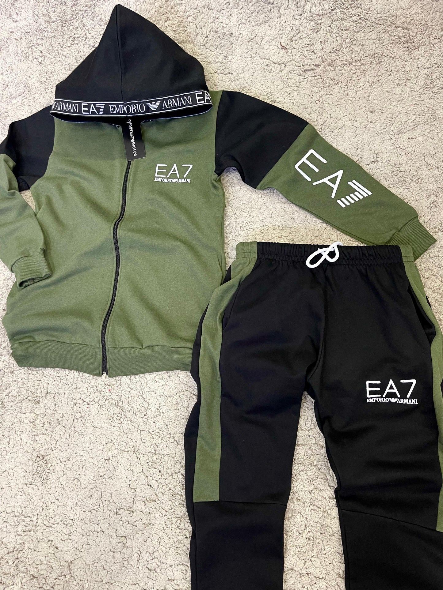 Nuevo Chándal EA7 armani verte militar