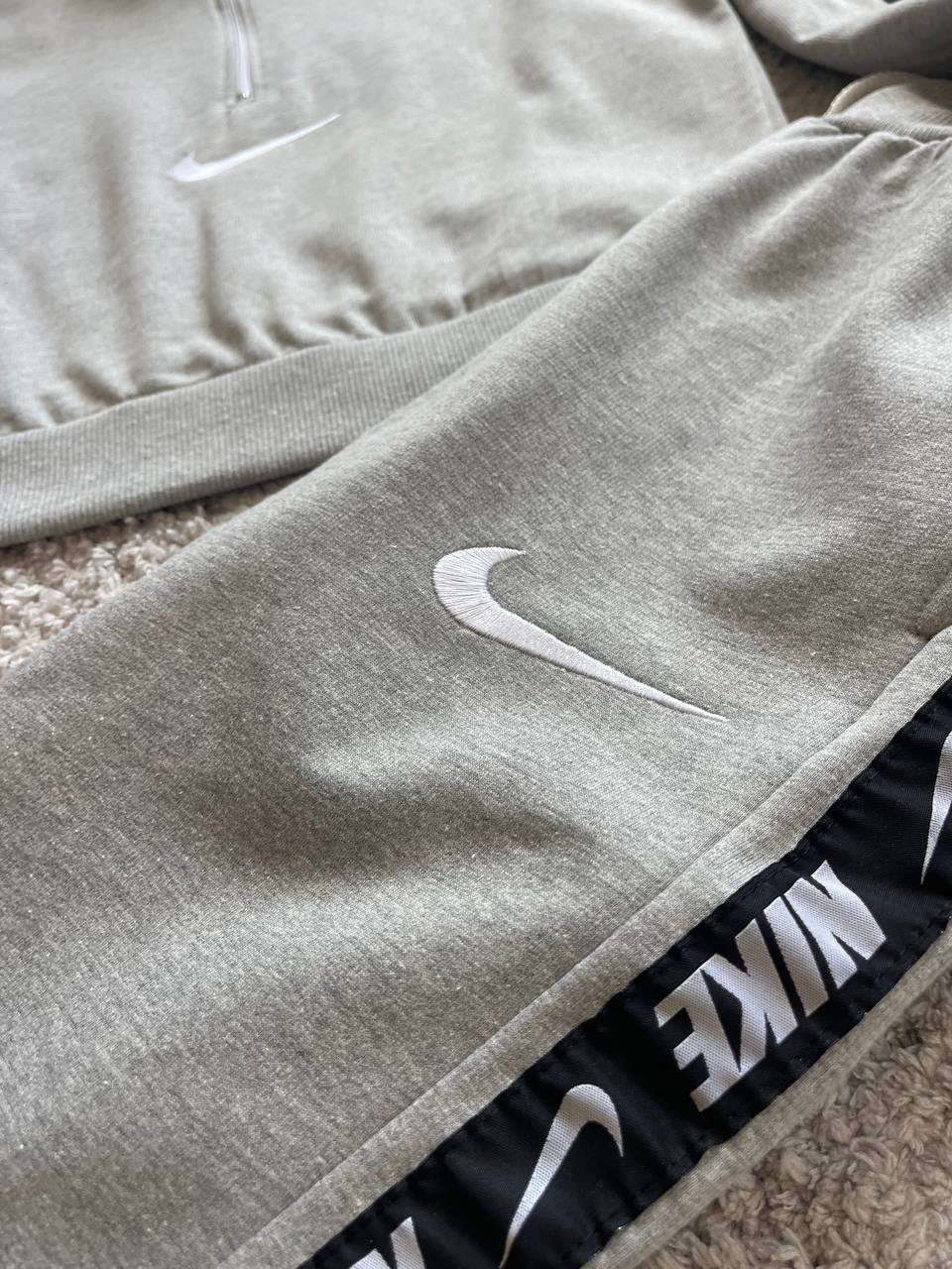 Chandal mujer Nike gris