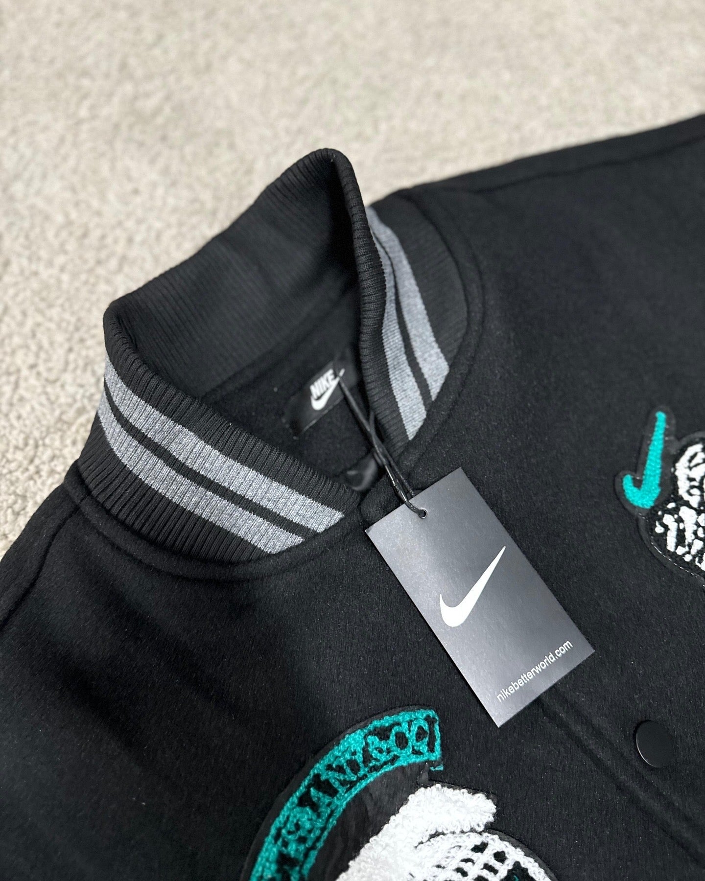 Chaqueta. *NIKE* por *TIFFANY & CO*