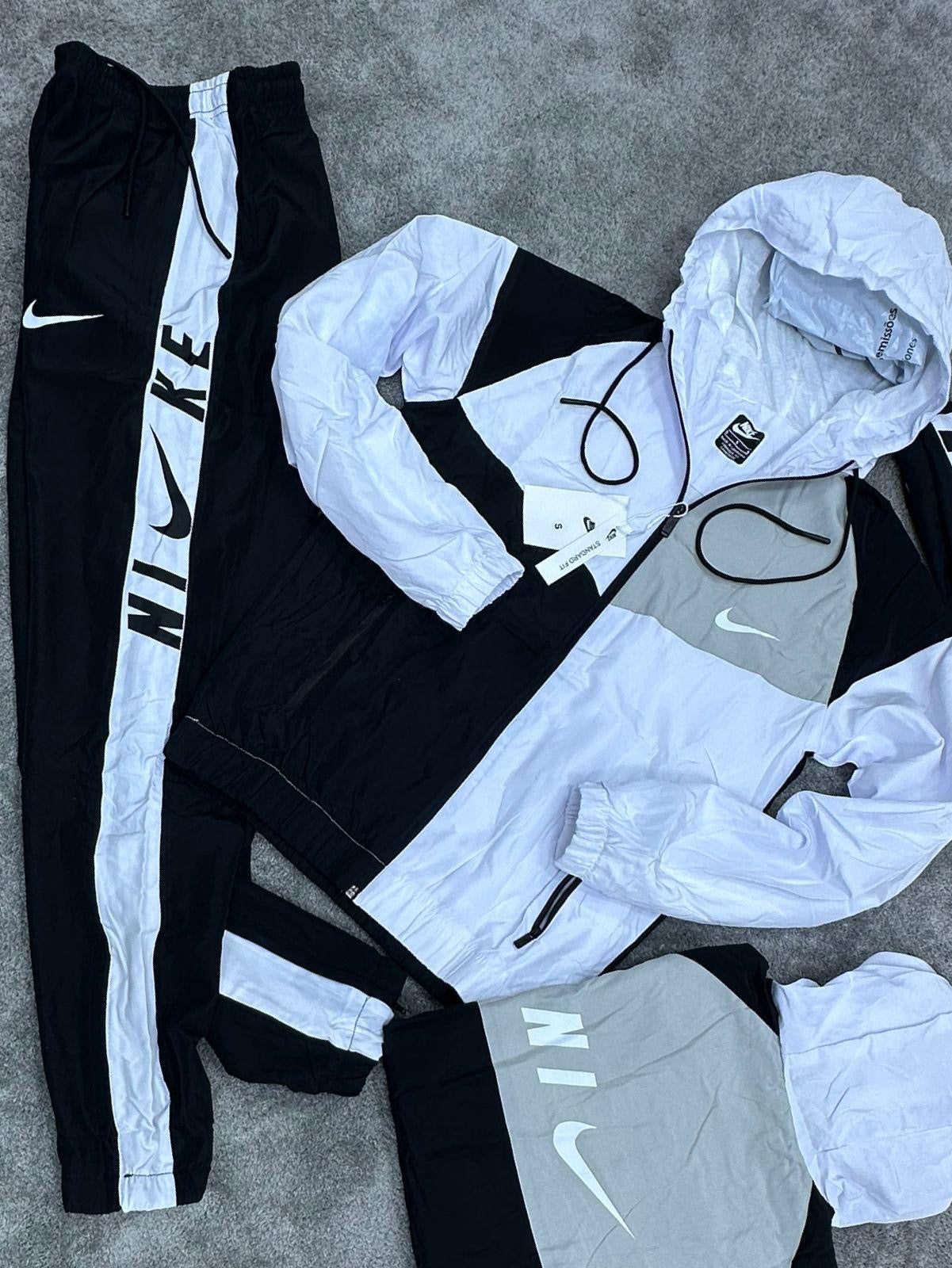 Nuevo modelo 
Chándal Nike TN