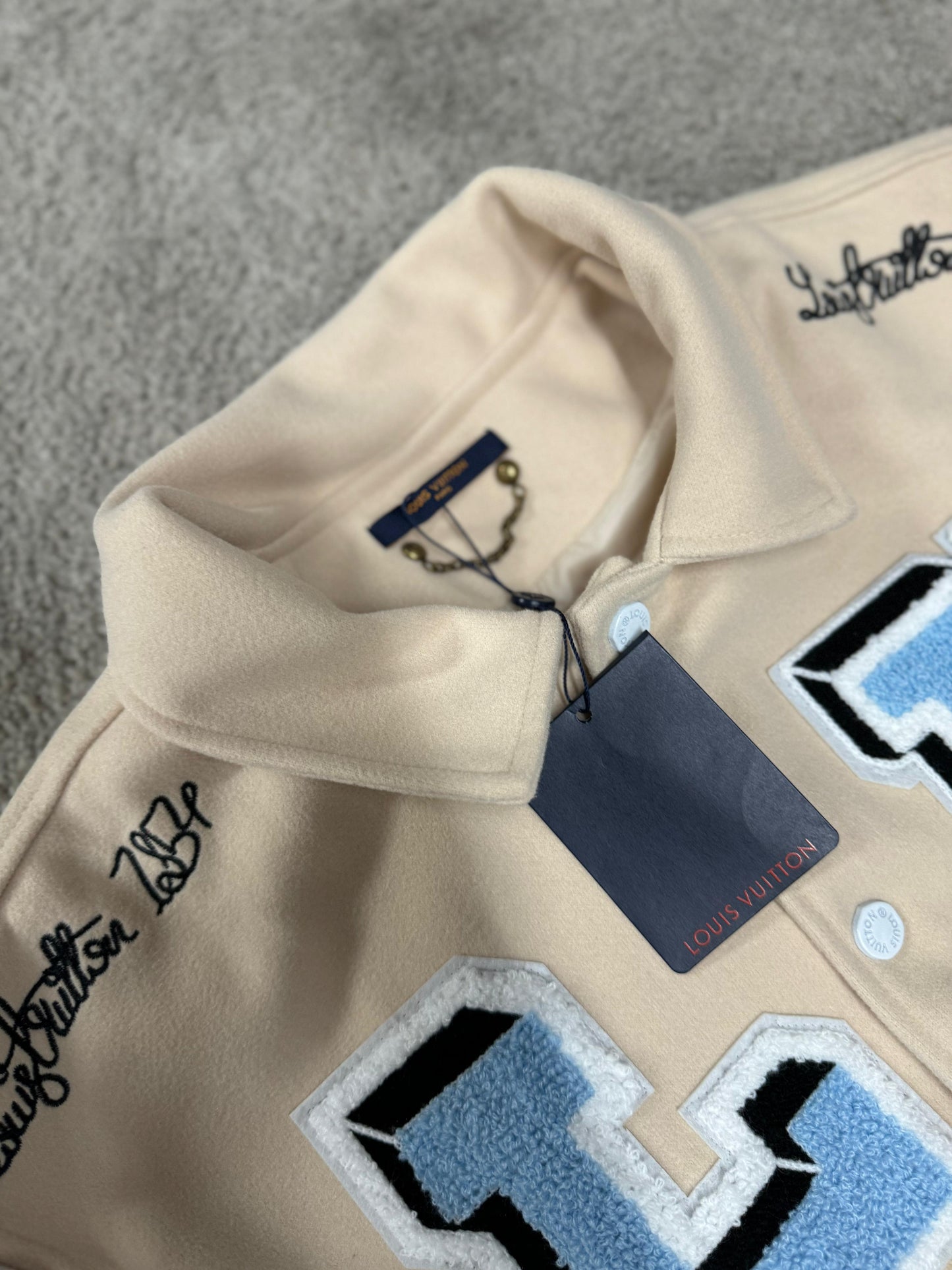 Chaquetas LOUIS VUITTON
Calidad *HOT GAME*