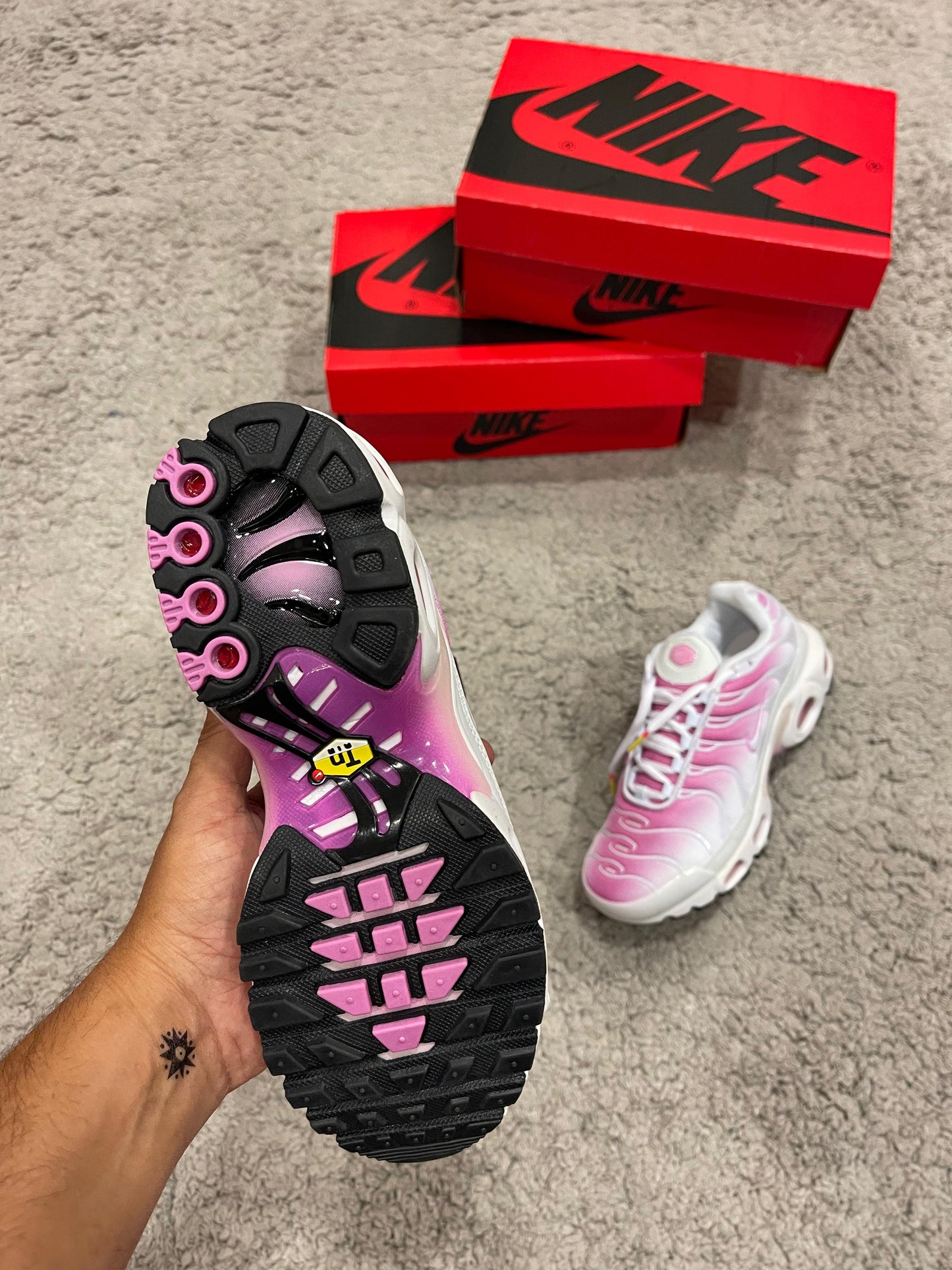 🌈*NIKE TN ROSA*