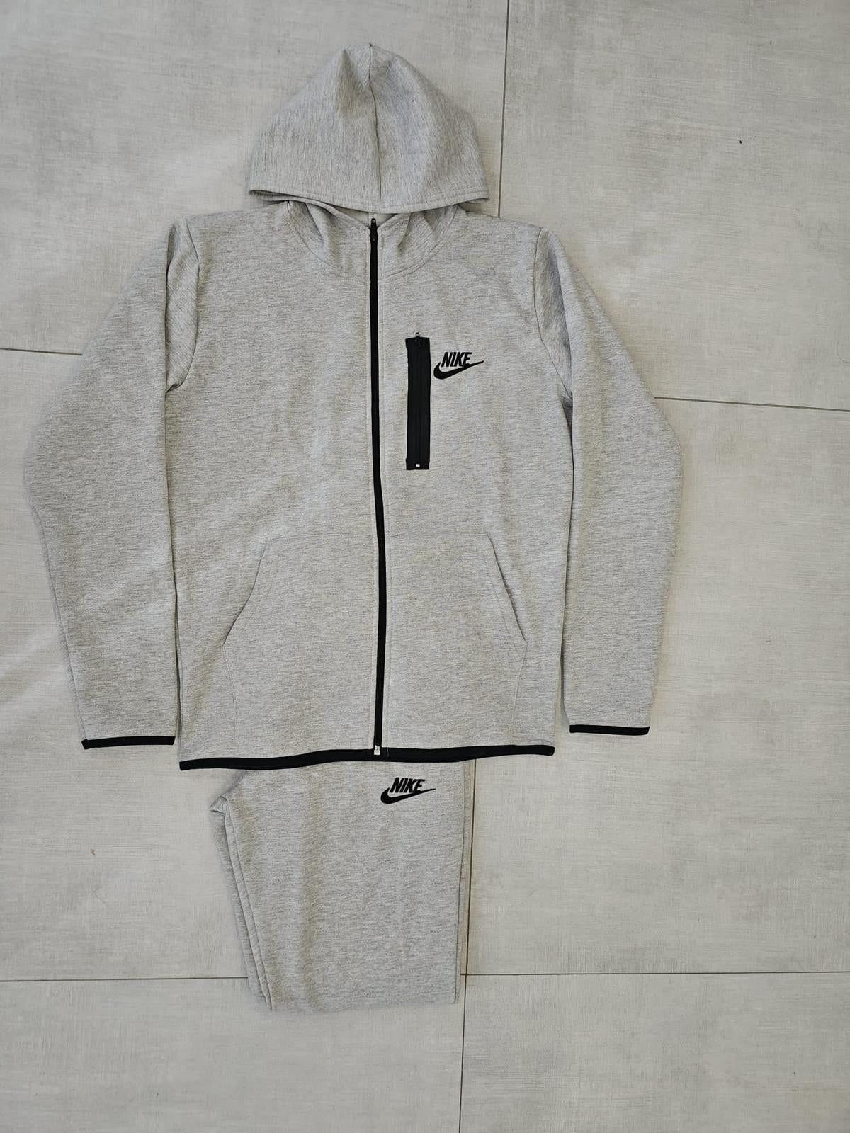 Chandal Nike gris tech