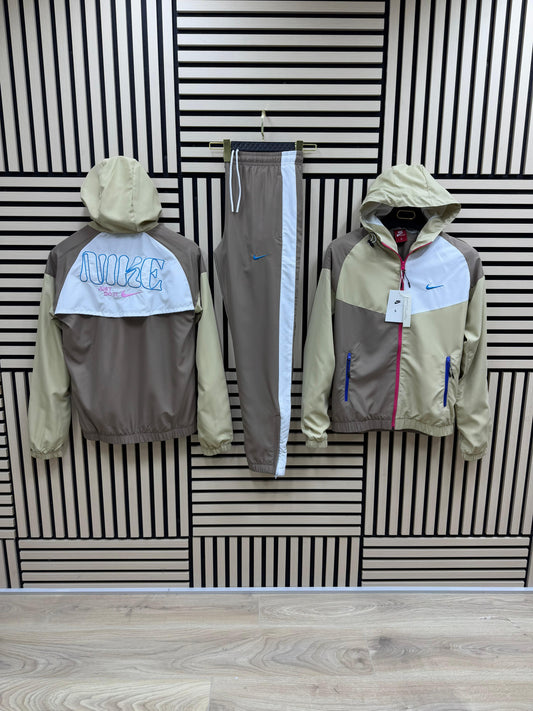 Nike Tech windrunner
