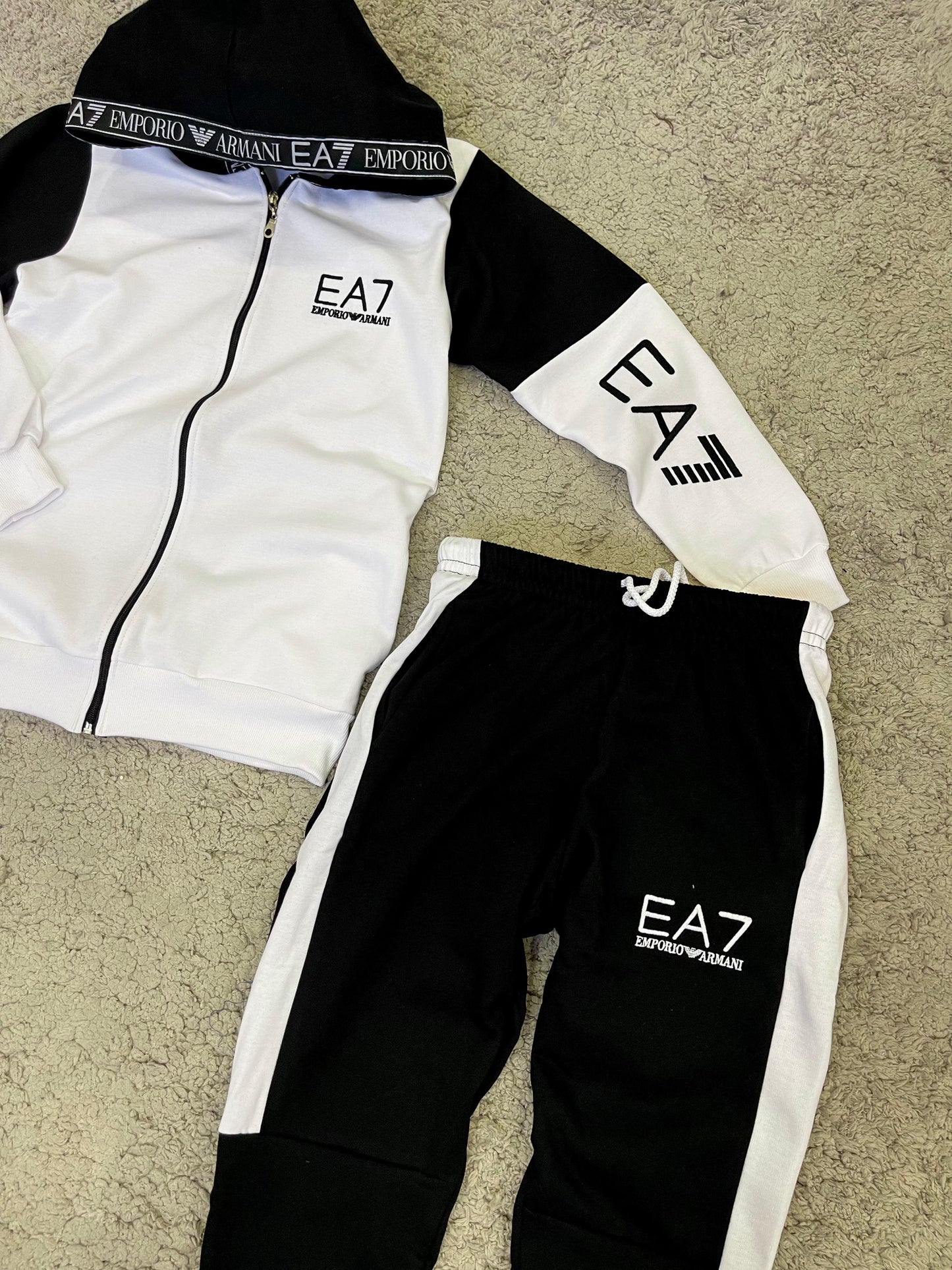Nuevo Chándal EA7 armani negro blanco