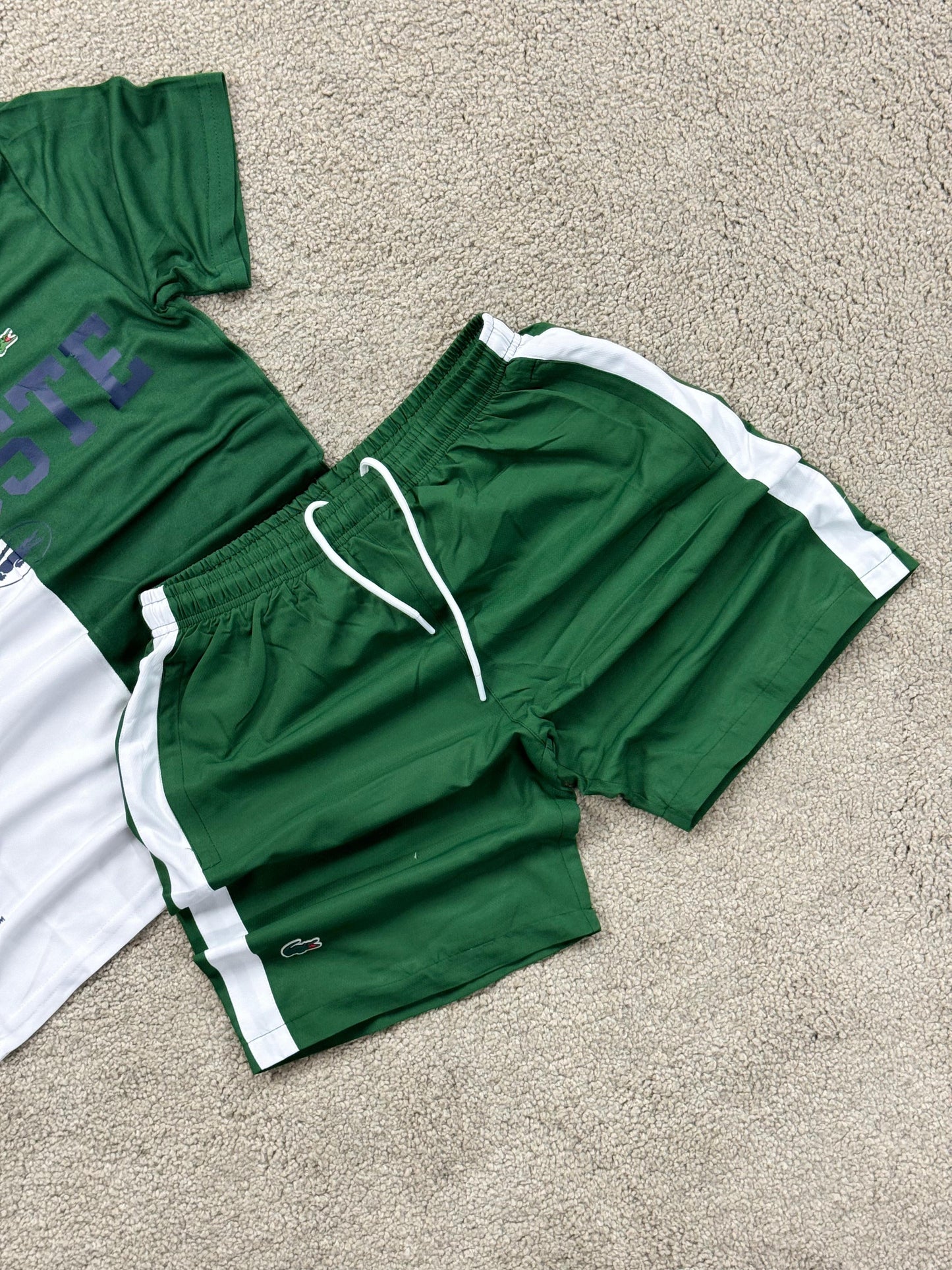 Conjunto Lacoste verde-blanco