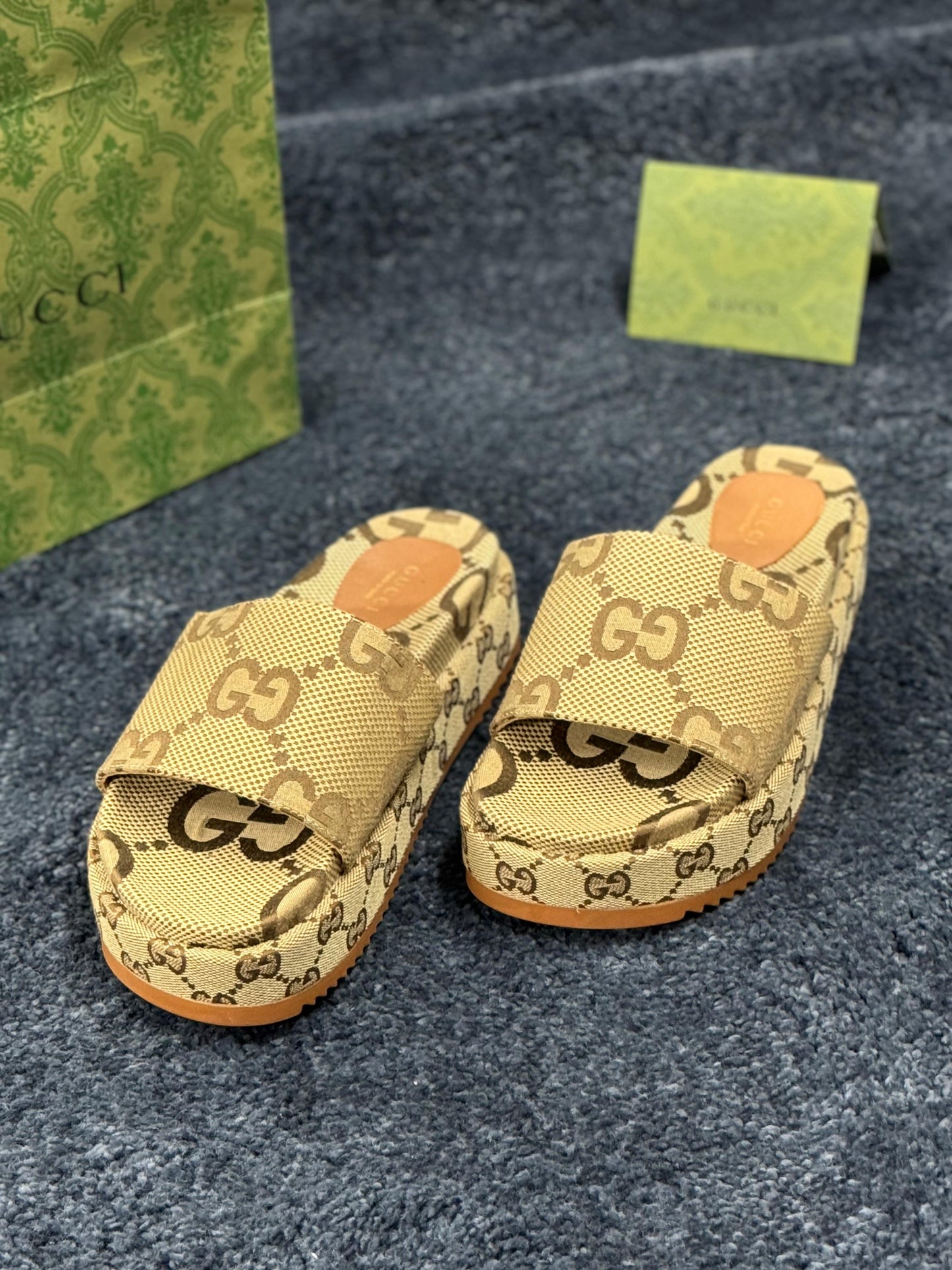 Chanclas gucci