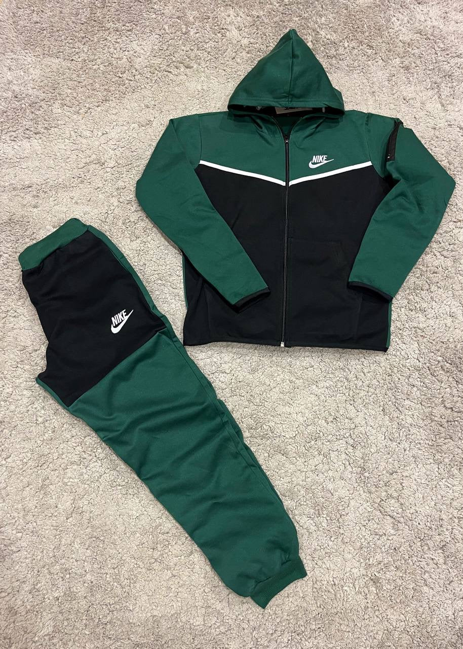 NIKE TECH FLEECE VERDE Y NEGRO