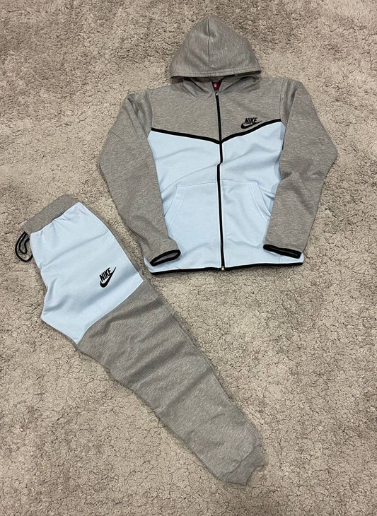 NIKE TECH FLEECE CIELO/GRIS