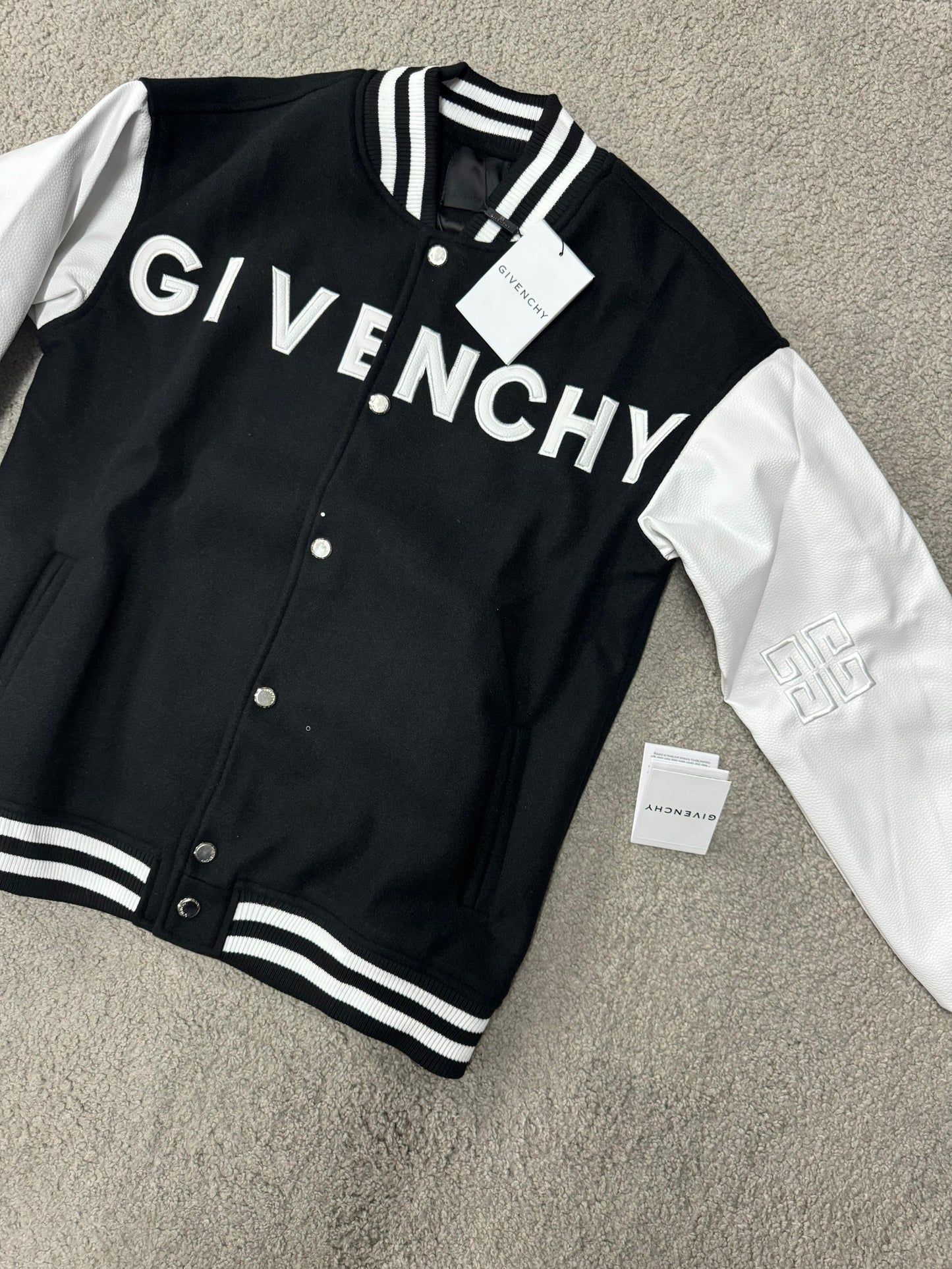 Chaquetas GIVENCHY
Calidad *HOT GAME*