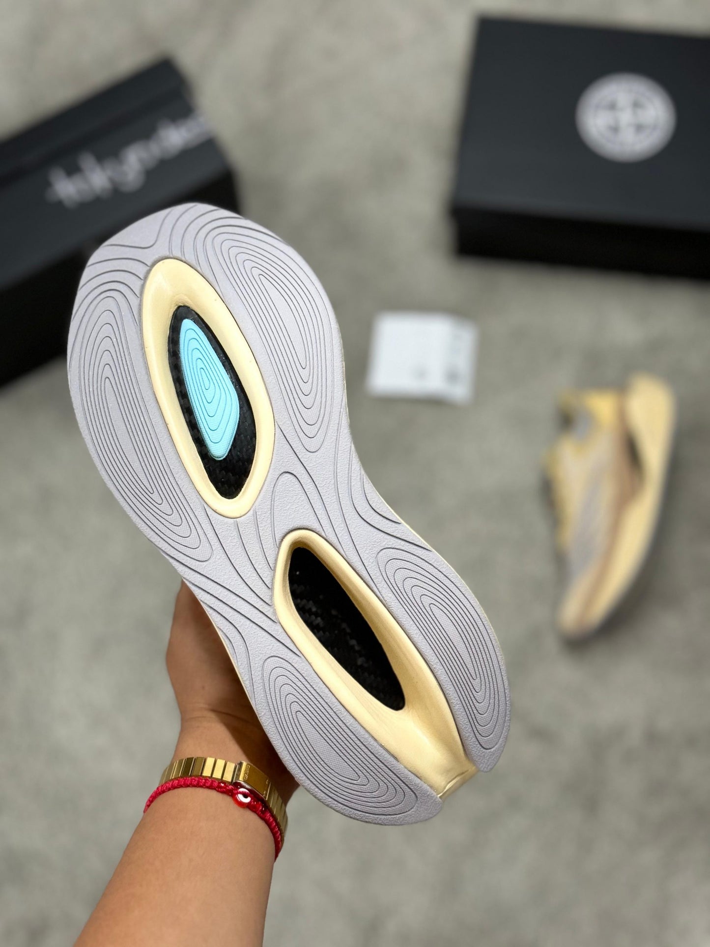 Stone island  dorada máxima calidad