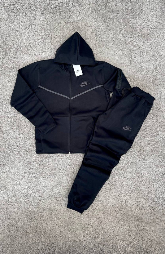 NIKE TECH FLEECE NEGRO