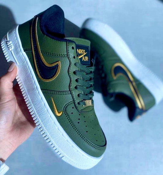 Air Force 1 Blancas logo oro