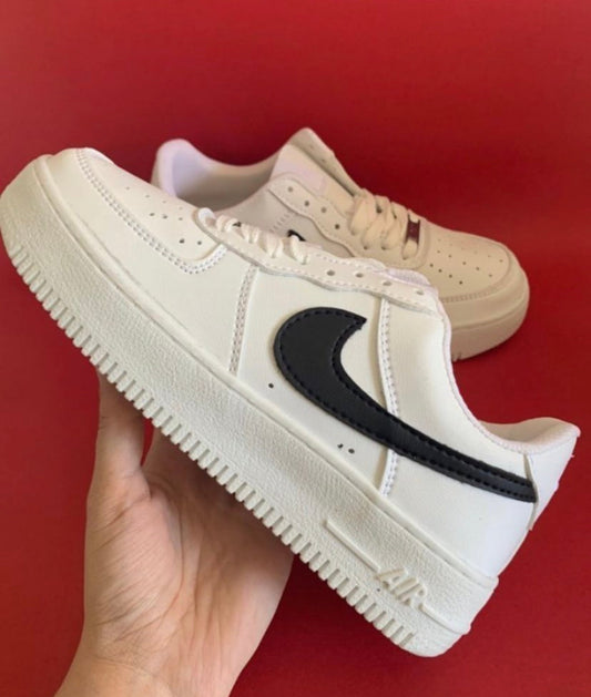 Air Force 1 Blancas logo negro