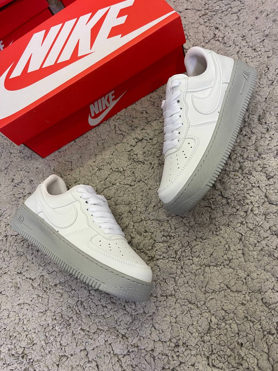 AIR FORCE 1 BLANCA SUELA GRIS