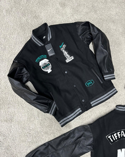 Chaqueta. *NIKE* por *TIFFANY & CO*
