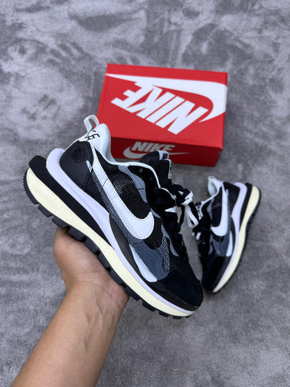Nike x scai vaporwaffle black white
(Edición limitada)