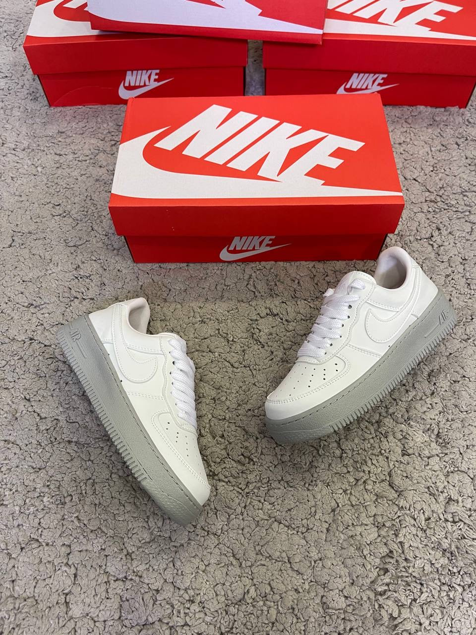 AIR FORCE 1 BLANCA SUELA GRIS