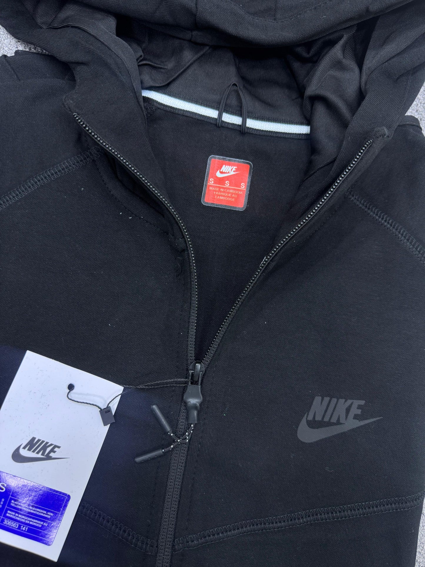 NUEVO NIKE TECH FLEECE NEGRO