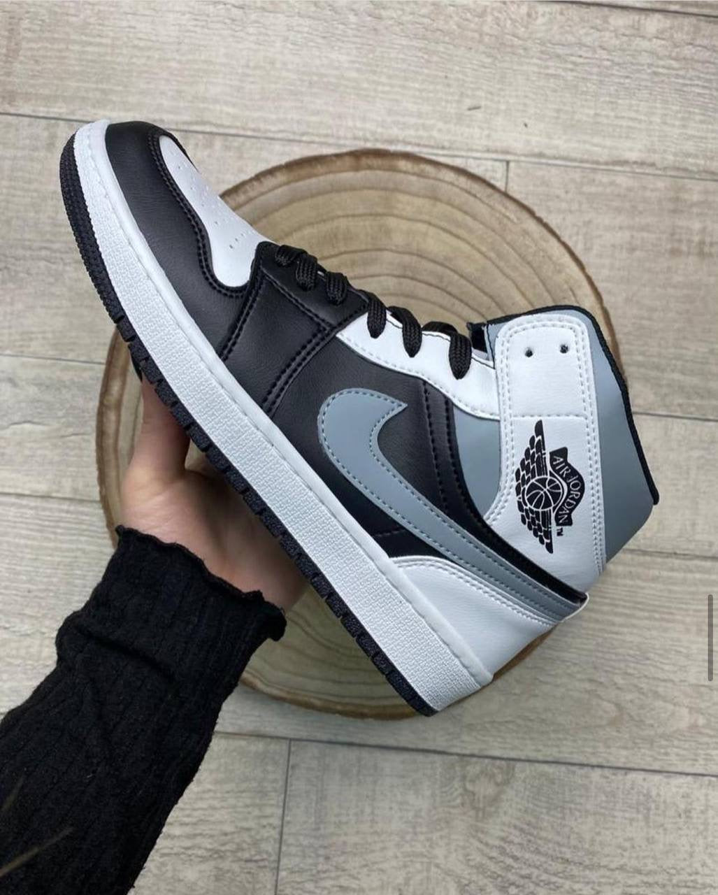 Jordan Mid Black/Gray