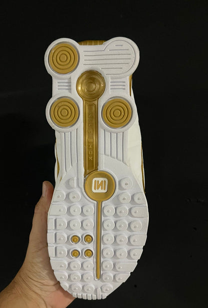 NIKE SHOX TL R4 metalic gold