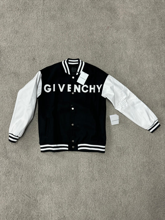 Chaquetas GIVENCHY

Calidad *HOT GAME*