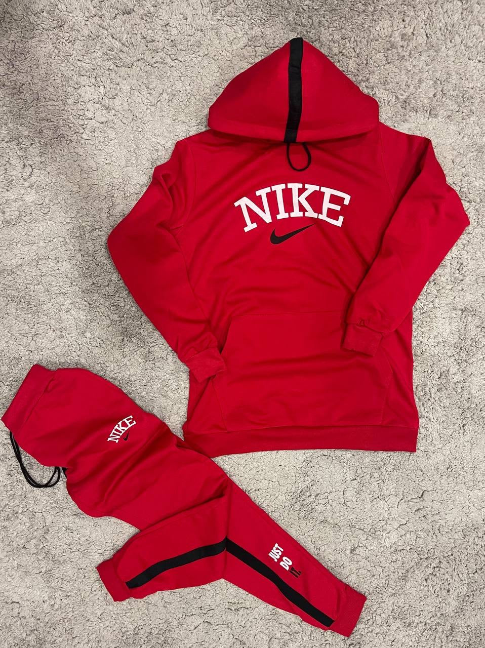 Conjunto Nike mujer Red